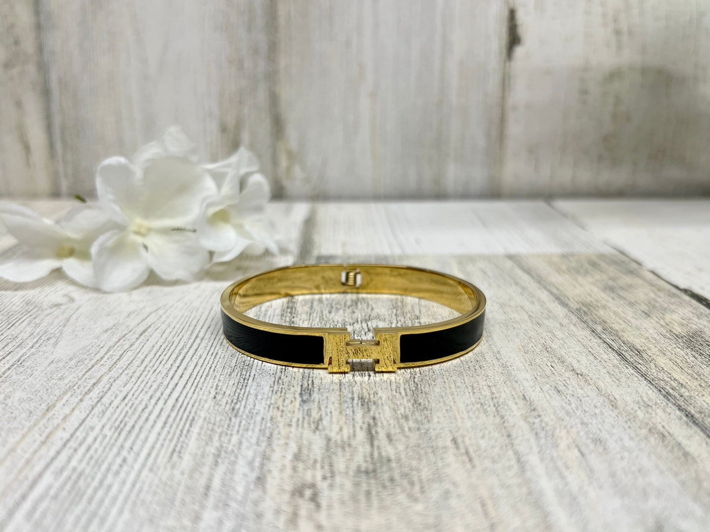 DOWNTOWN ENAMEL BANGLE