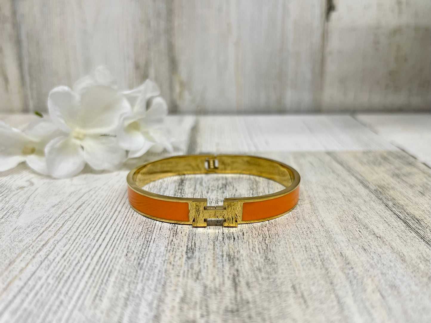 DOWNTOWN ENAMEL BANGLE